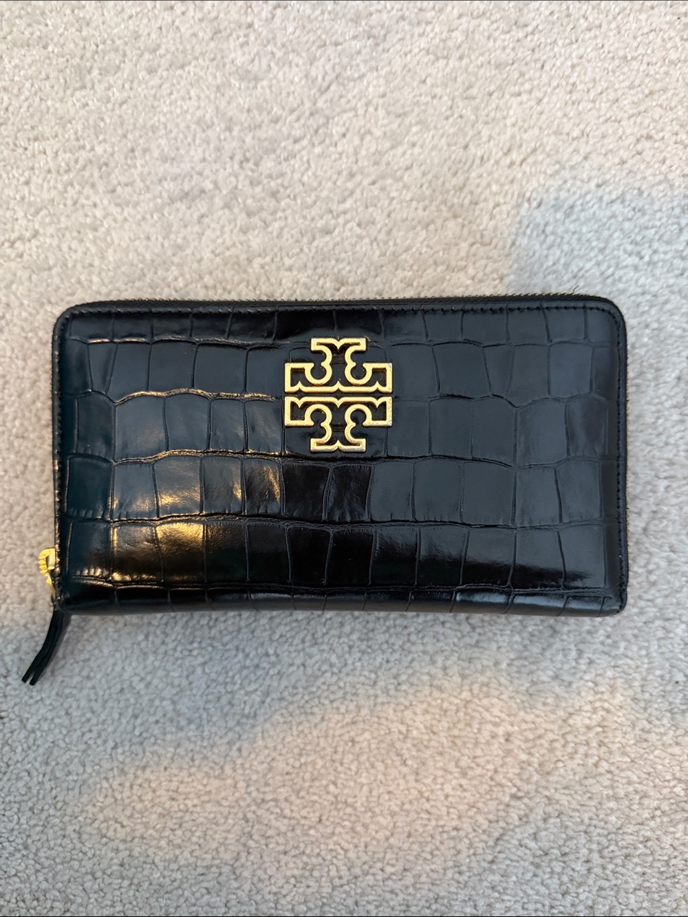 Tory Burch Britten wallet black with gold hardware